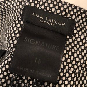 Ann Taylor Pants - Ann Taylor Signature Ankle Pants Ann Taylor Pants - Ann Taylor Signature Ankle Pants